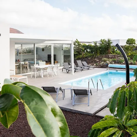 Villa Almara House, Luxury With Heated Pool La Oliva