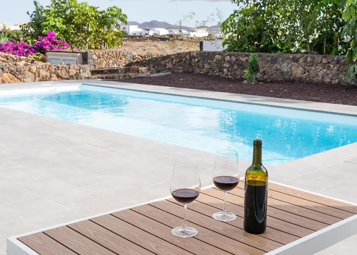 Almara House, Luxury With Heated Pool فيلة